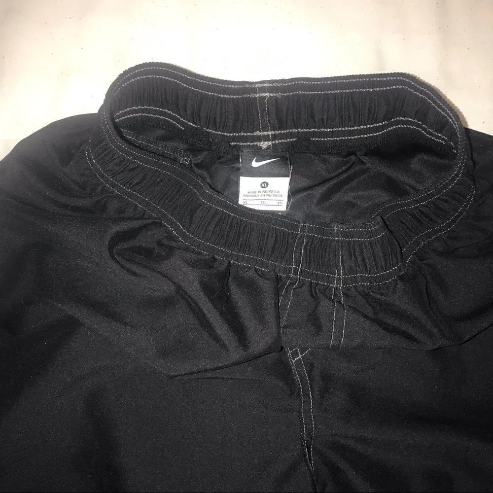 Nike basketball shorts in size boys XL